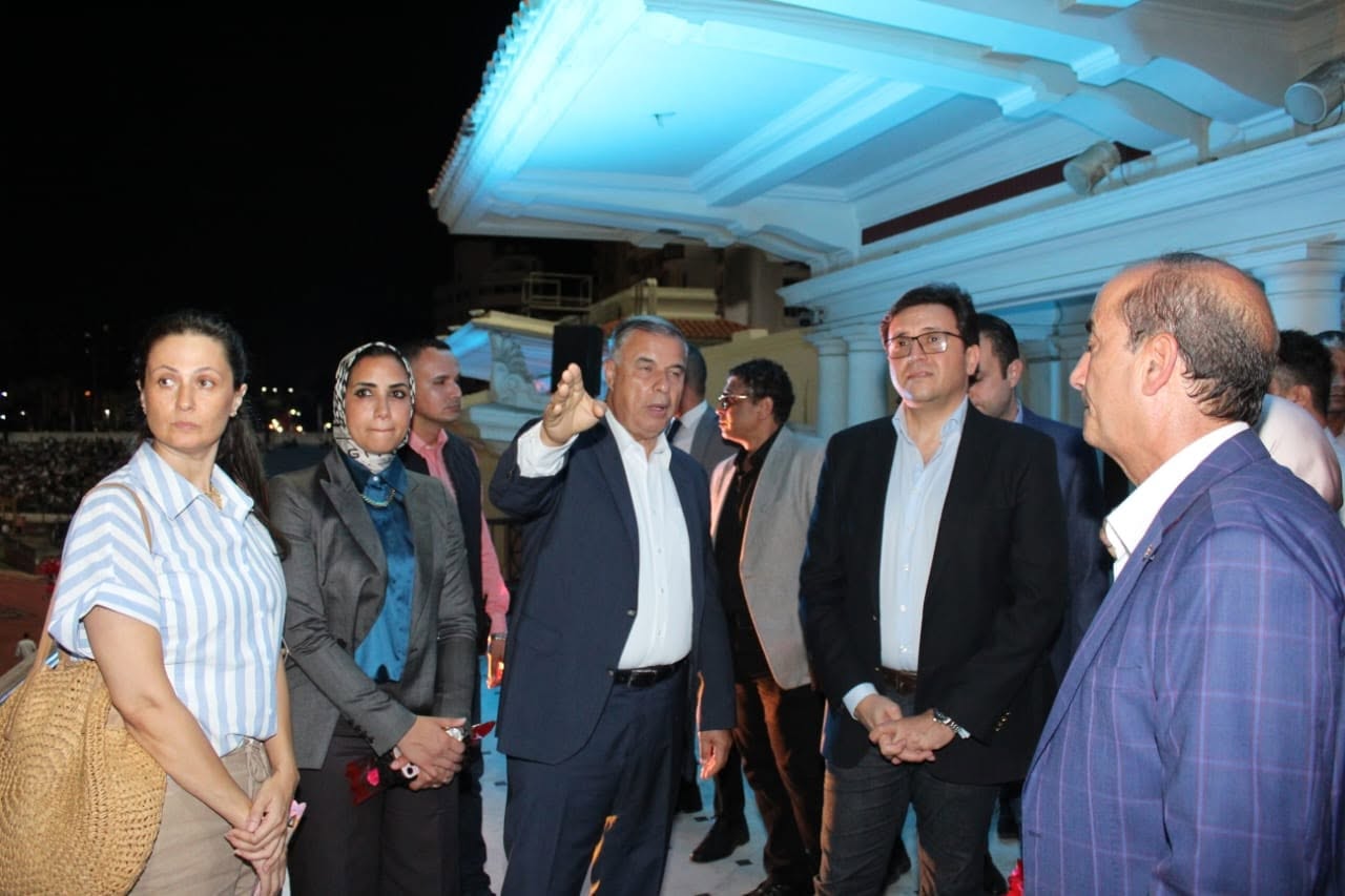 وزير الثقافة ومحافظ الإسكندرية يفتتحان فعاليات المهرجان الصيفي للأوبرا في إستاد الإسكندرية