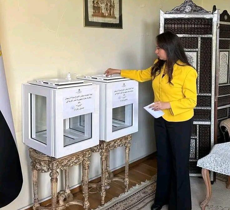 استمرار توافد المصريين على لجان الاقتراع في أذربيجان للتصويت في انتخابات مجلس الشيوخ استمرار توافد المصريين على لجان الاقتراع في أذربيجان للتصويت في انتخابات مجلس الشيوخ