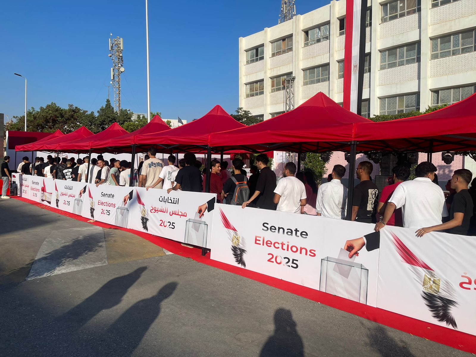 بد توافد المواطنين للإدلاء بأصواتهم في انتخابات مجلس الشيوخ بد توافد المواطنين للإدلاء بأصواتهم في انتخابات مجلس الشيوخ