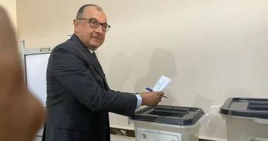 وزير قطاع الأعمال يدلي بصوته في انتخابات مجلس الشيوخ بمدرسة سيزا نبراوي بالتجمع وزير قطاع الأعمال يدلي بصوته في انتخابات مجلس الشيوخ بمدرسة سيزا نبراوي بالتجمع