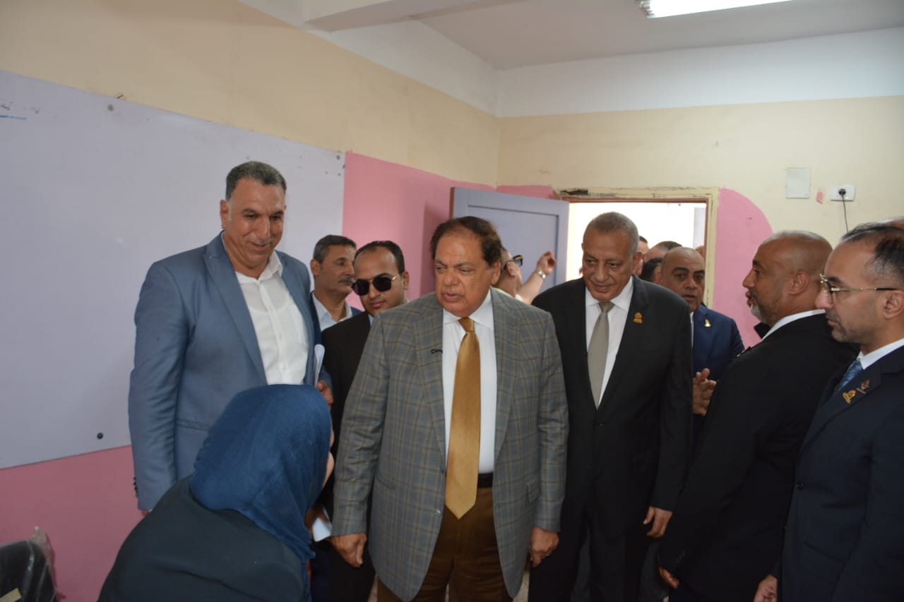 محمد أبو العينين يدلي بصوته في انتخابات الشيوخ 2025.. ويؤكد: المشاركة مسؤولية وطنية محمد أبو العينين يدلي بصوته في انتخابات الشيوخ 2025.. ويؤكد: المشاركة مسؤولية وطنية