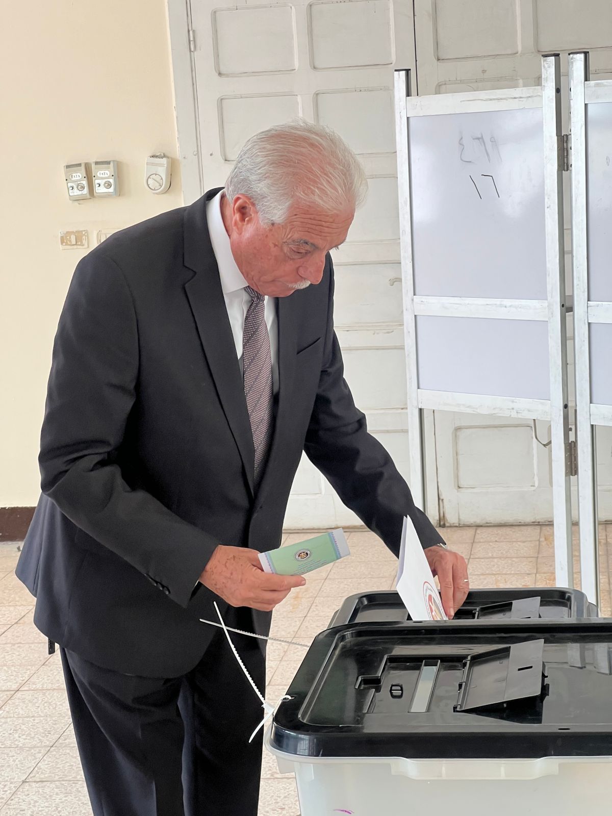 مستشار الرئيس للتنمية المحلية يدلي بصوته في انتخابات الشيوخ 2025