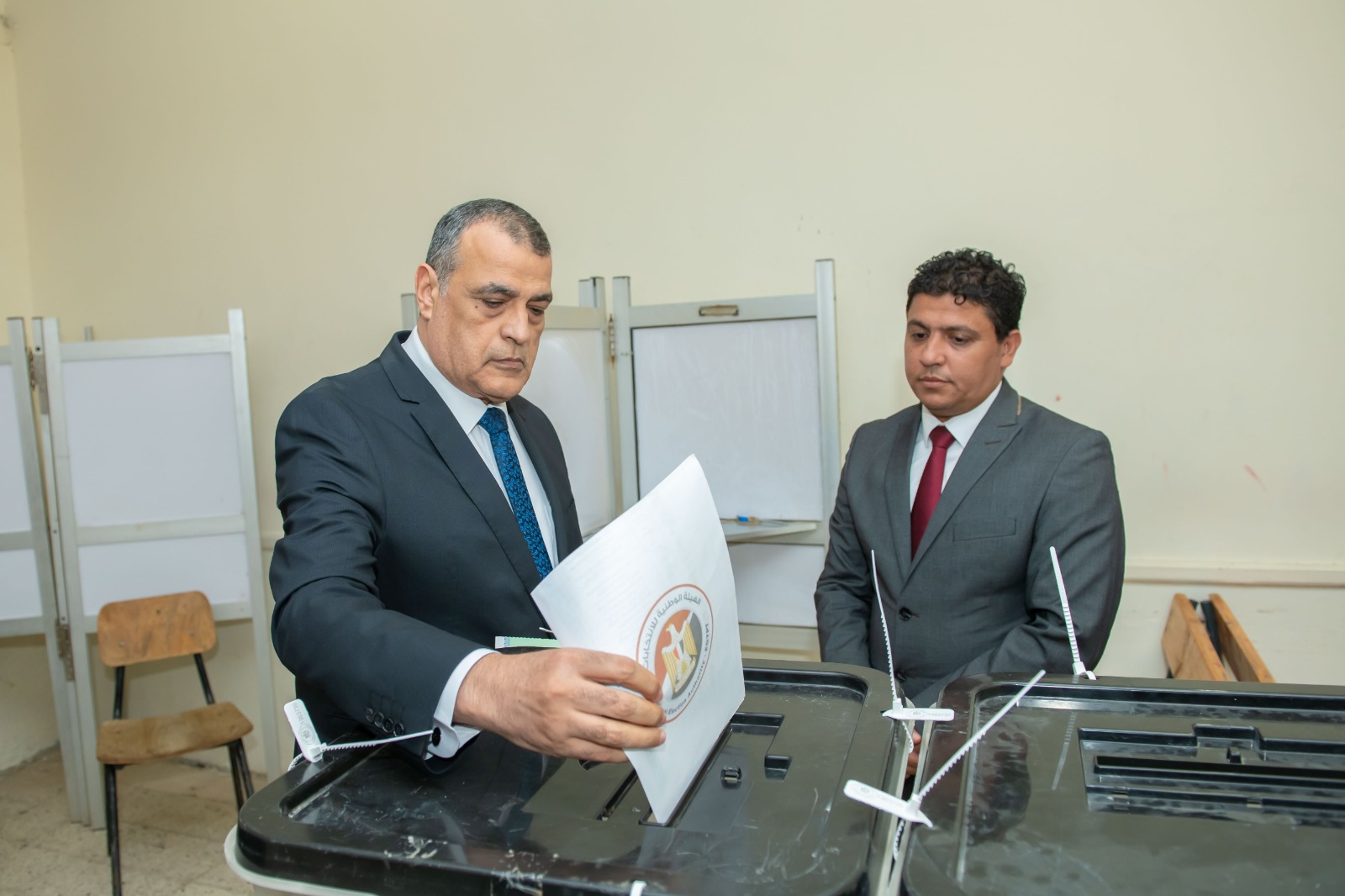 وزير الانتاج الحربي يدلي بصوته فى انتخابات مجلس الشيوخ