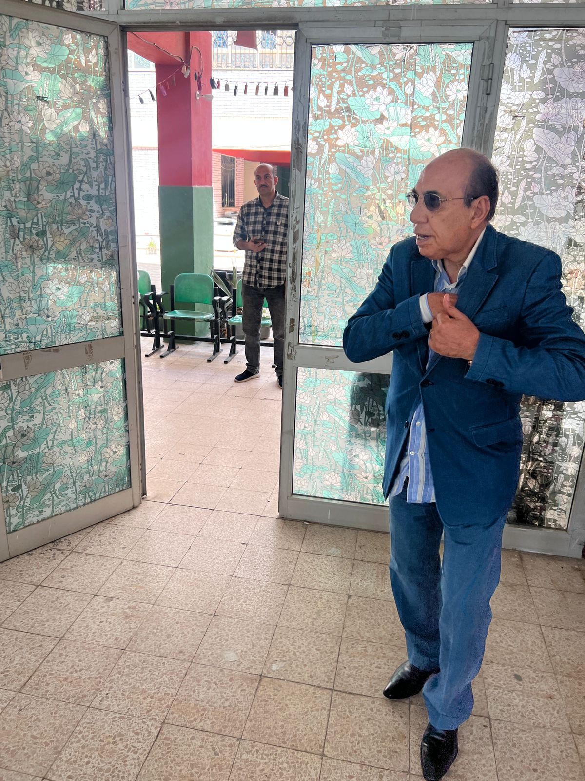 محافظ المنيا السابق يدلي بصوته في انتخابات مجلس الشيوخ 2025بالتجمع