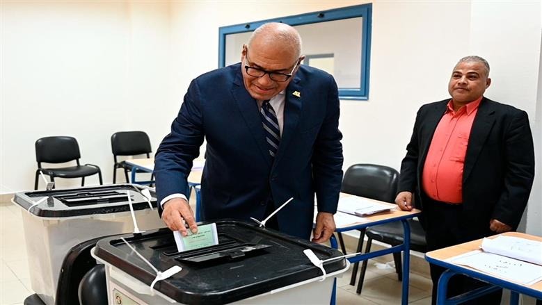 رئيس الهيئة العربية للتصنيع يدلي بصوته في انتخابات مجلس الشيوخ 2025 بالقاهرة الجديدة رئيس الهيئة العربية للتصنيع يدلي بصوته في انتخابات مجلس الشيوخ 2025 بالقاهرة الجديدة