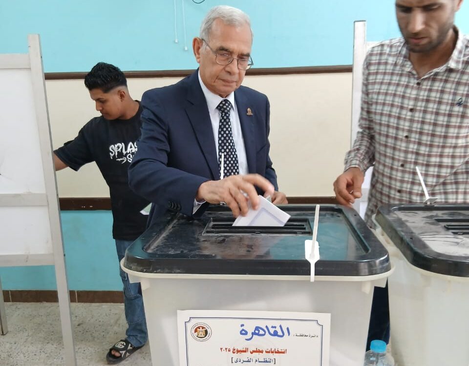 اللواء رفعت قمصان يدلي بصوته في شيراتون ويؤكد أهمية المشاركة الوطنية اللواء رفعت قمصان يدلي بصوته في شيراتون ويؤكد أهمية المشاركة الوطنية