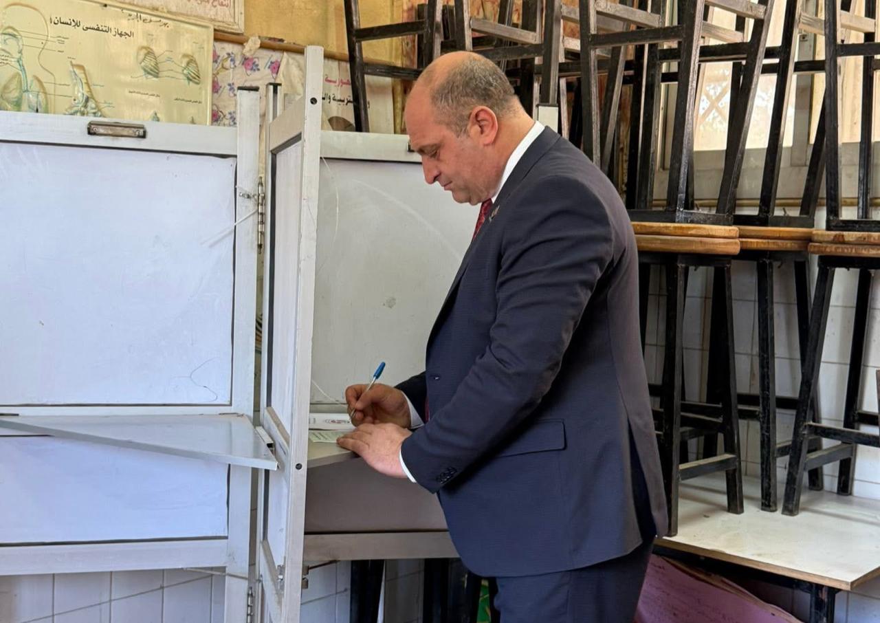 النائب أحمد رمزي يدلي بصوته في انتخابات مجلس الشيوخ 2025 ويدعو للمشاركة الوطنية