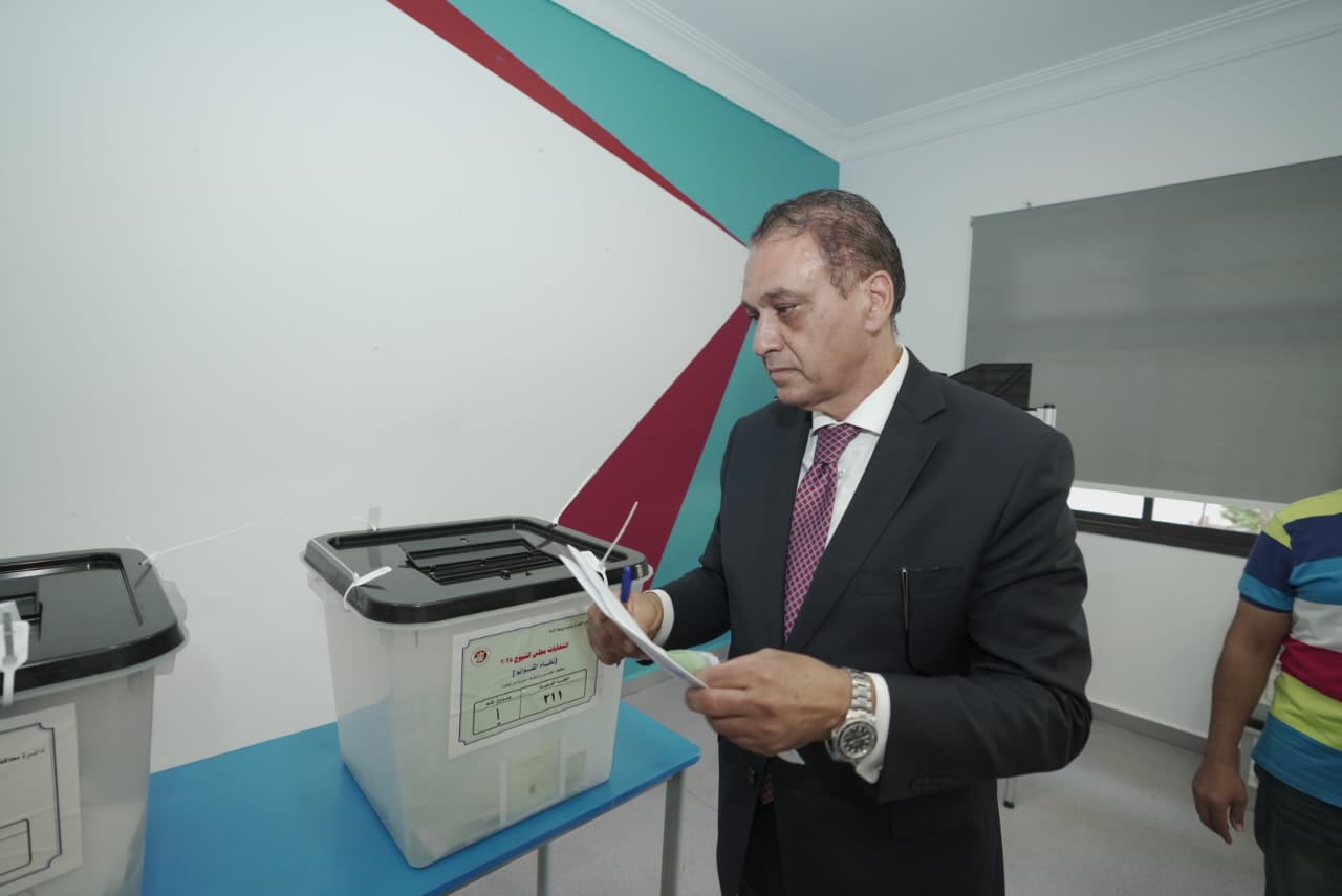 المستشار علاء فؤاد يدلي بصوته في انتخابات الشيوخ 2025 ويشيد بالإقبال والمشاركة الوطنية