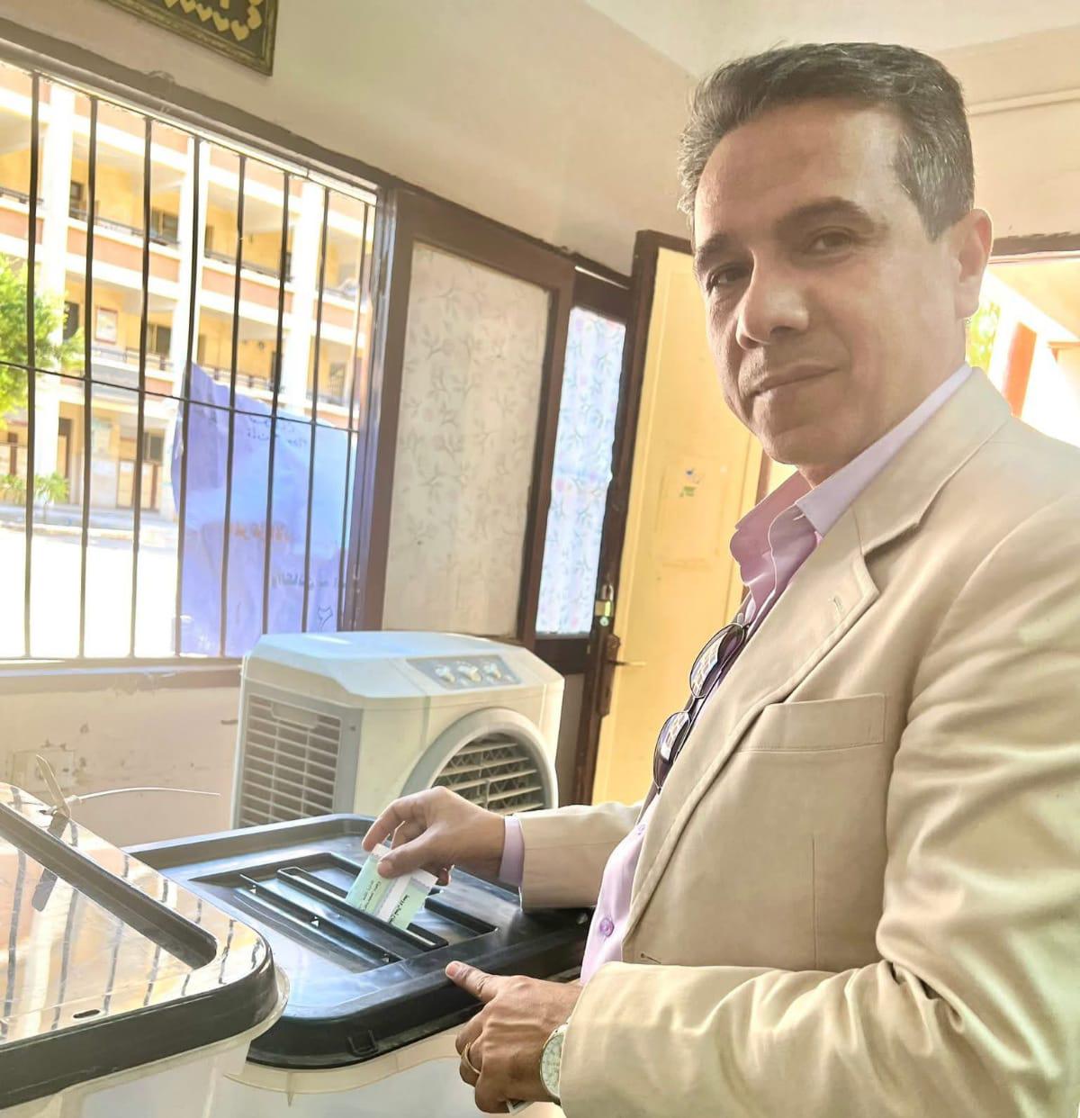 المهندس إيليا مفيد يُدلي بصوته في انتخابات الشيوخ ويدعو المواطنين للمشاركة الفاعلة