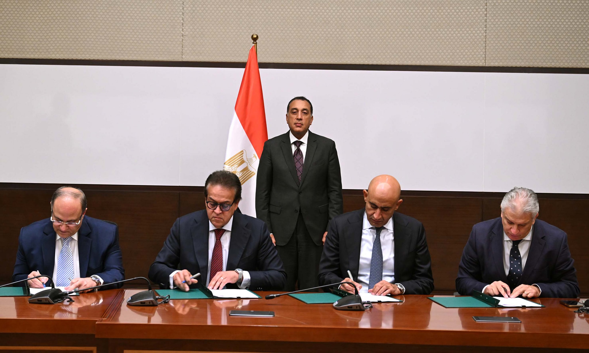 رئيس الوزراء يشهد توقيع بروتوكول تعاون مشترك لإنشاء وتطوير خمس مدارس تكنولوجيا تطبيقية مُتخصصة في صناعة الأدوية رئيس الوزراء يشهد توقيع بروتوكول تعاون مشترك لإنشاء وتطوير خمس مدارس تكنولوجيا تطبيقية مُتخصصة في صناعة الأدوية