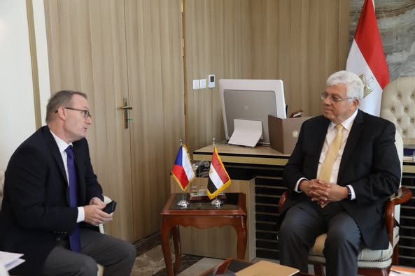 وزير التعليم العالي يبحث سبل تعزيز التعاون مع سفير التشيك في مصر وزير التعليم العالي يبحث سبل تعزيز التعاون مع سفير التشيك في مصر