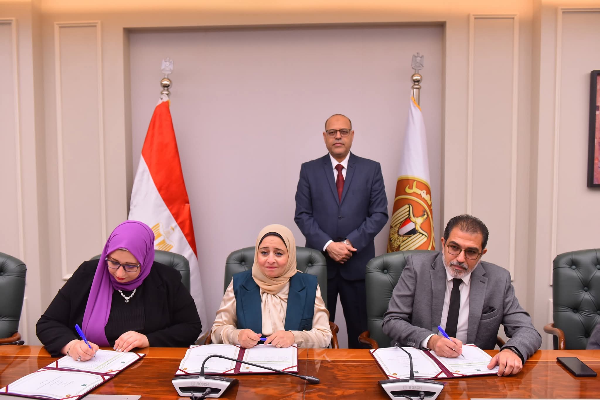 تنفيذًا لتوجيهات فخامة الرئيس السيسي.. وزير العمل يشهد توقيع بروتوكول تعاون مع مؤسستي “مصر الخير” و”عمارة مصر للبحث العلمي وتنمية المجتمع” لدمج ذوي الإعاقة في سوق العمل تنفيذًا لتوجيهات فخامة الرئيس السيسي.. وزير العمل يشهد توقيع بروتوكول تعاون مع مؤسستي “مصر الخير” و”عمارة مصر للبحث العلمي وتنمية المجتمع” لدمج ذوي الإعاقة في سوق العمل