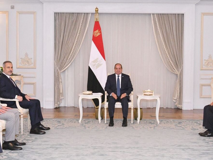 الرئيس السيسي ووزير الخارجية التركي يرفضان احتلال غزة ويدعوان لوقف إطلاق النار