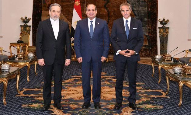 الرئيس السيسى يشيد باستئناف التعاون بين “الطاقة الذرية” وإيران بوساطة مصرية الرئيس السيسى يشيد باستئناف التعاون بين “الطاقة الذرية” وإيران بوساطة مصرية