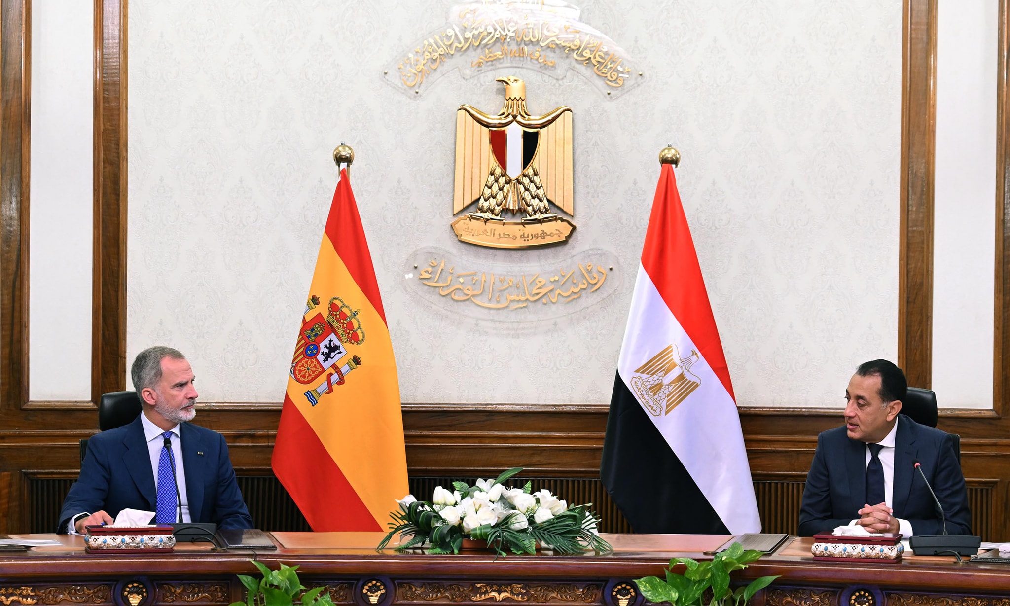 رئيس الوزراء المصري يستقبل ملك إسبانيا