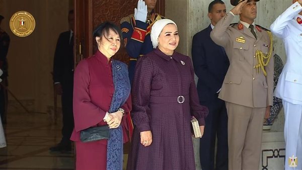 قرينة الرئيس السيسي تستقبل حرم رئيس سنغافورة بقصر الاتحادية قرينة الرئيس السيسي تستقبل حرم رئيس سنغافورة بقصر الاتحادية