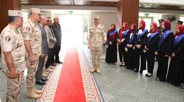 القوات المسلحة تنظم زيارات ميدانية لأكاديمية العسكرية في جامعتي المنصورة وبنى سويف القوات المسلحة تنظم زيارات ميدانية لأكاديمية العسكرية في جامعتي المنصورة وبنى سويف