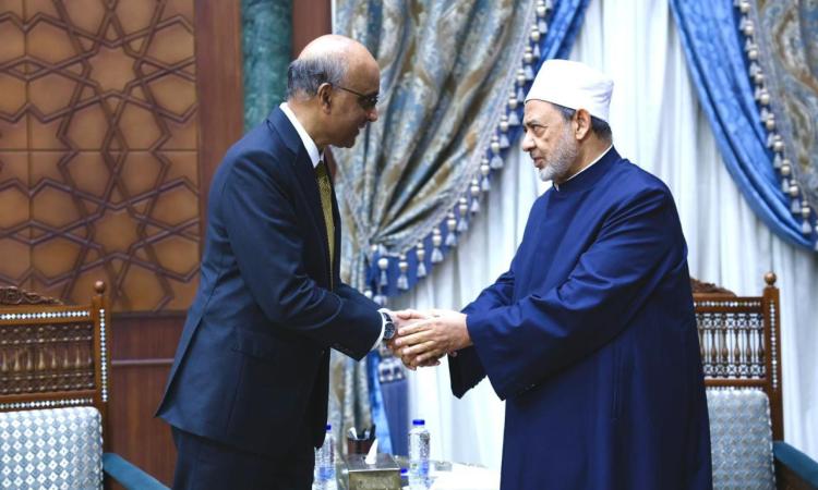 شيخ الأزهر يتفق مع رئيس سنغافورة على مواصلة الضغط لوقف العدوان على غزة شيخ الأزهر يتفق مع رئيس سنغافورة على مواصلة الضغط لوقف العدوان على غزة