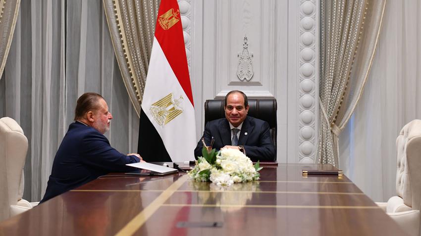 الرئيس السيسى يجتمع بمحافظ البنك المركزى لمتابعة تحسن المؤشرات