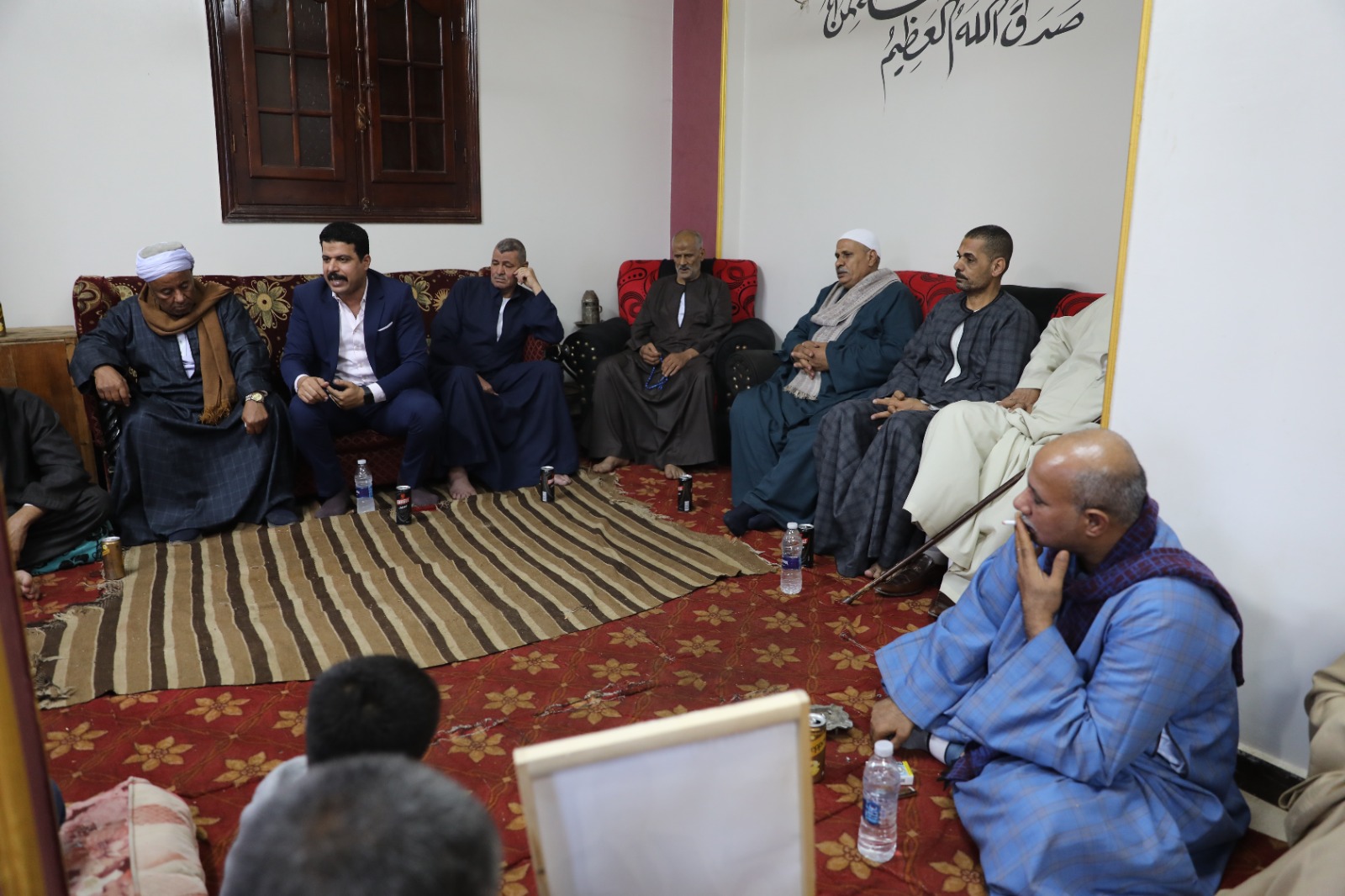 عيد عبد الهادي يعقد لقاءً جماهيريًا حاشدًا مع كبار العائلات بالكوم الأحمر.. ويؤكد: “ثقتكم أمانة ومسؤولية