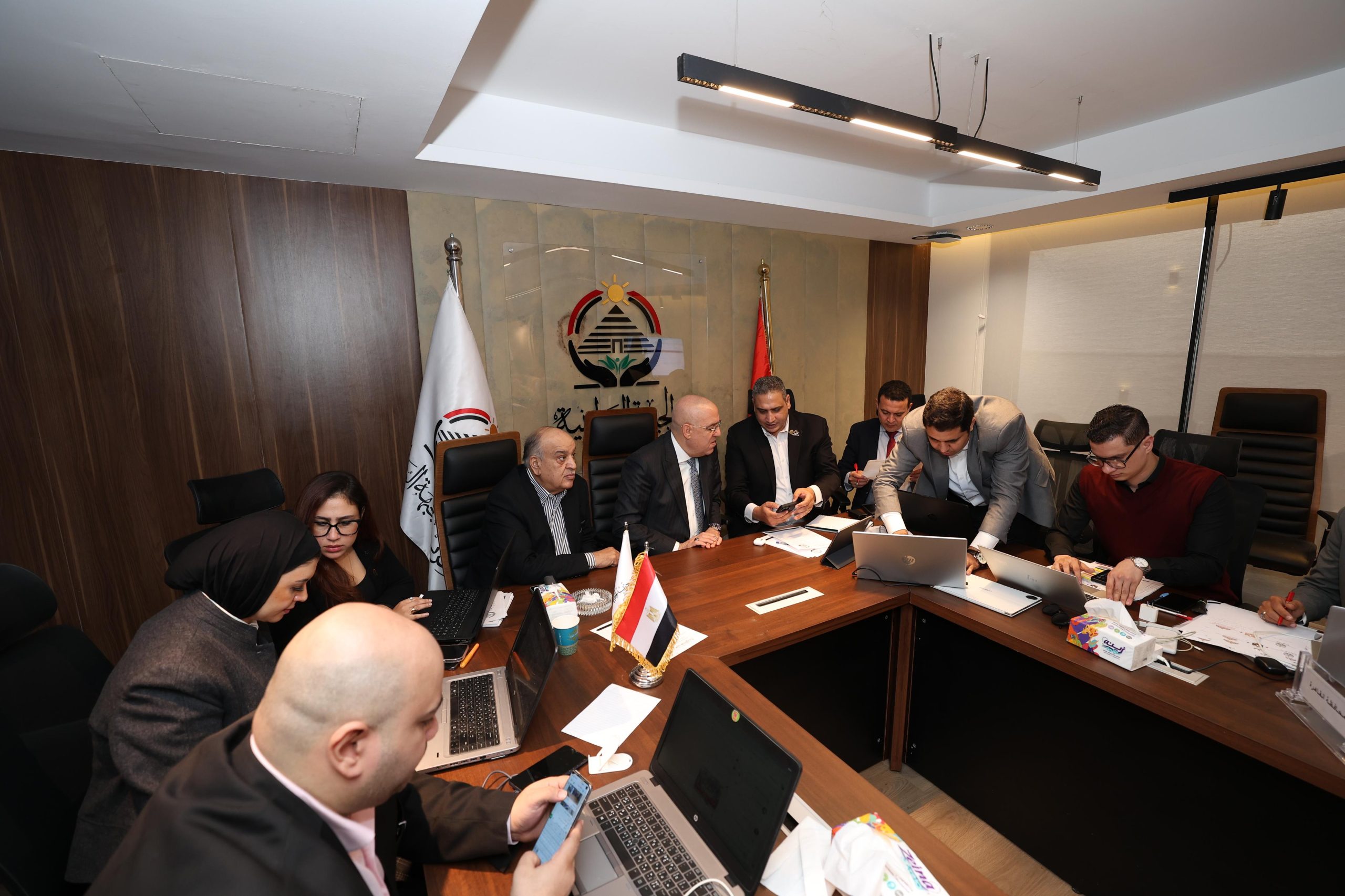 بحضور عاصم الجزار والقصير.. غرفة عمليات “الجبهة الوطنية” تتابع التصويت في انتخابات المرحلة الثانية لمجلس النواب