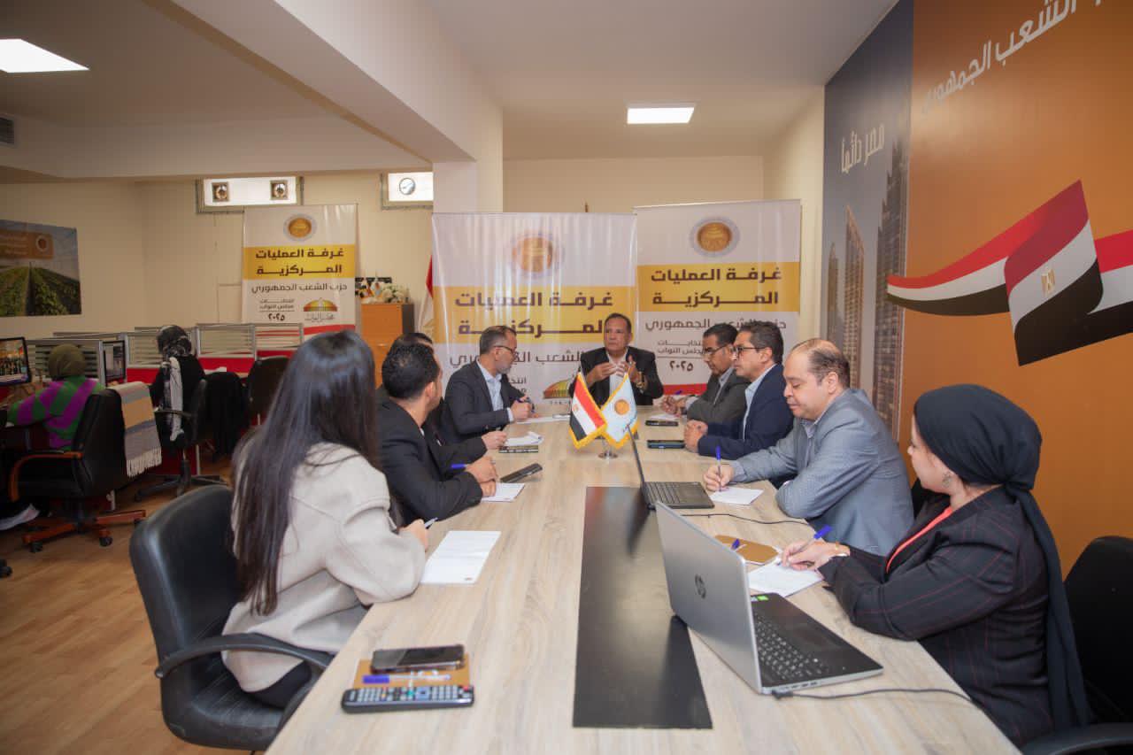 غرفة العمليات المركزية للشعب الجمهوري تتابع سير عملية التصويت في الخارج بالمرحلة الأولى لإعادة الانتخابات