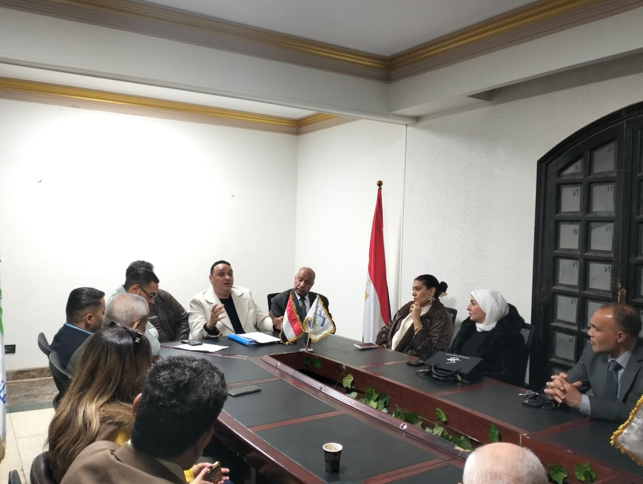 أمانة المؤتمر بالقاهرة تتابع سير التصويت في اليوم الثاني لجولة الإعادة بانتخابات النواب أمانة المؤتمر بالقاهرة تتابع سير التصويت في اليوم الثاني لجولة الإعادة بانتخابات النواب