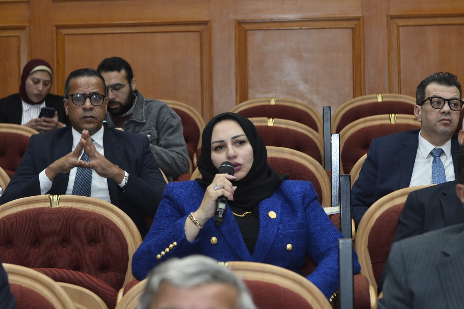 النائبة شيرين صبري تطالب بزيادة مساحة وحدات «ابني بيتك».. ووزير الإسكان: ليس لدينا مانع وطبقنا النموذج في القاهرة الجديدة النائبة شيرين صبري تطالب بزيادة مساحة وحدات «ابني بيتك».. ووزير الإسكان: ليس لدينا مانع وطبقنا النموذج في القاهرة الجديدة