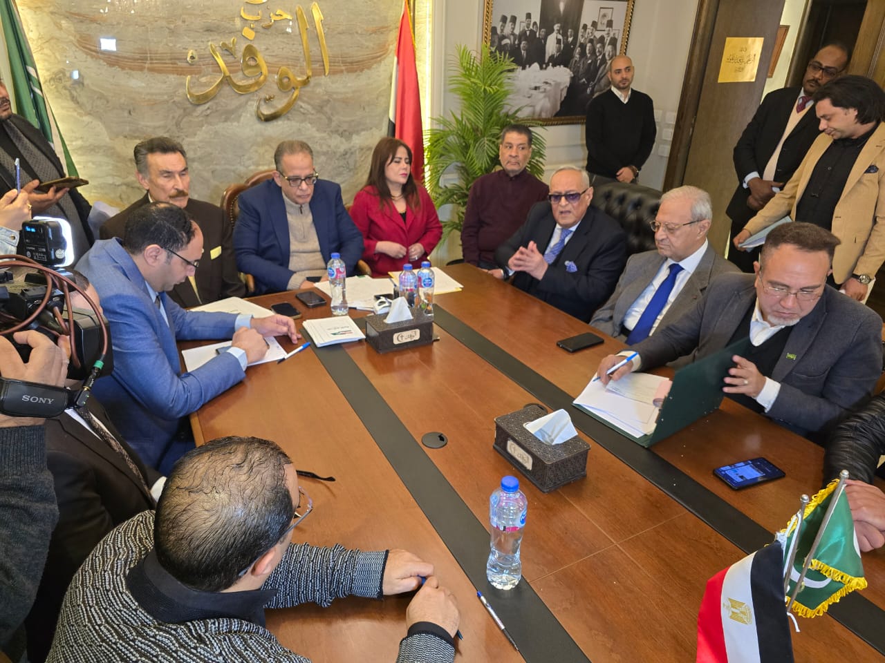 «أبو شقة» يتقدم بأوراق ترشحه رسميًا لانتخابات رئاسة حزب الوفد