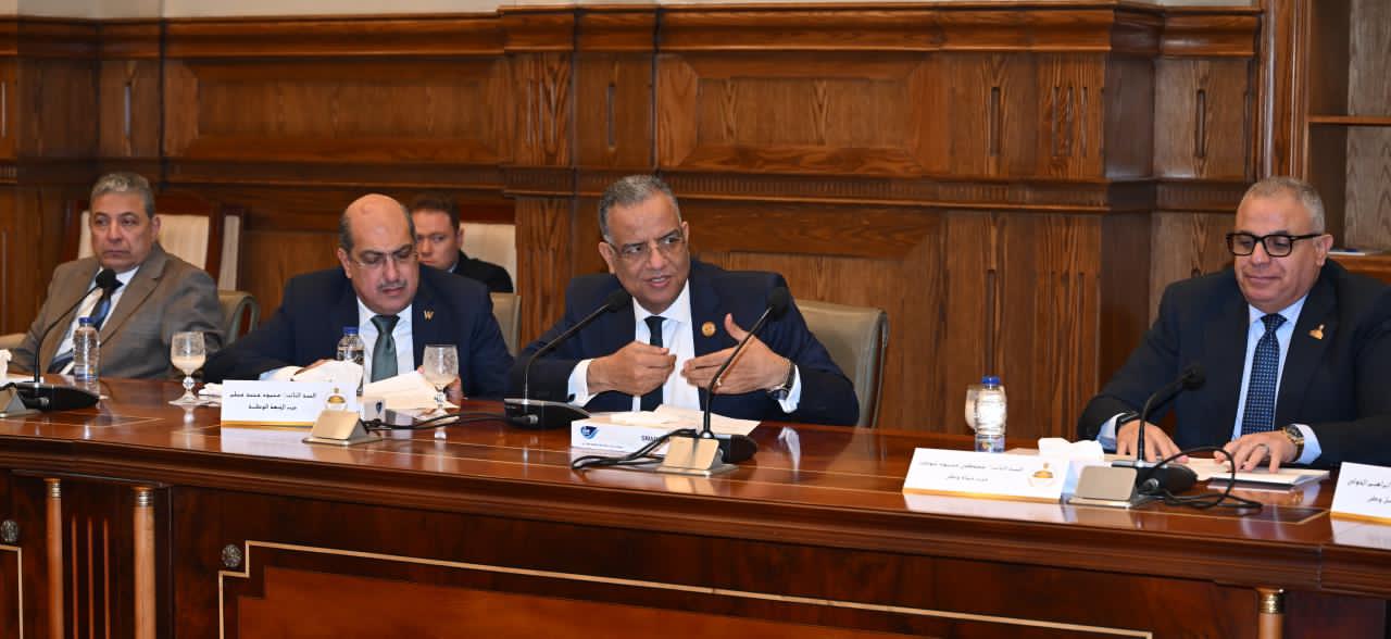 مسلم يطالب ببث جلسات الشيوخ تليفزيونيا.. وفتح مناقشات اللجان أمام الإعلام 