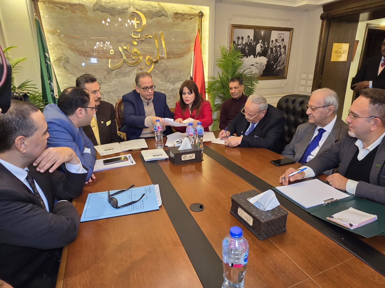 فى رابع أيام تلقى الطلبات «أبوشقة» و«حسان» يتقدمان بأوراق ترشحهما لرئاسة حزب الوفد