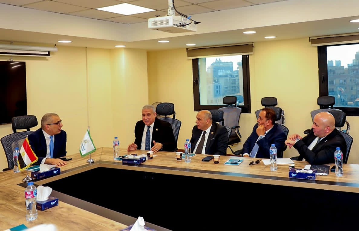 رئيس لجنة الزراعة بالشيوخ يلتقي رئيس البنك الزراعي المصري لبحث دعم صغار المزارعين وزيادة الصادرات رئيس لجنة الزراعة بالشيوخ يلتقي رئيس البنك الزراعي المصري لبحث دعم صغار المزارعين وزيادة الصادرات