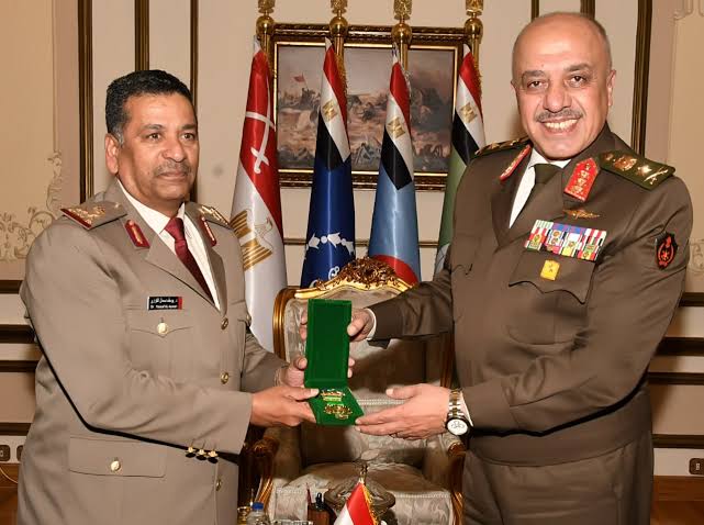 وزير الدفاع يلتقى وفدًا من الاتحاد العربى للرياضة العسكرية وزير الدفاع يلتقى وفدًا من الاتحاد العربى للرياضة العسكرية