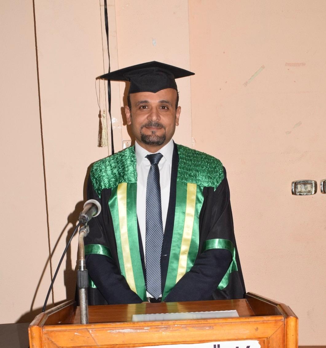 عصام حسن يحصل علي الدكتوراة