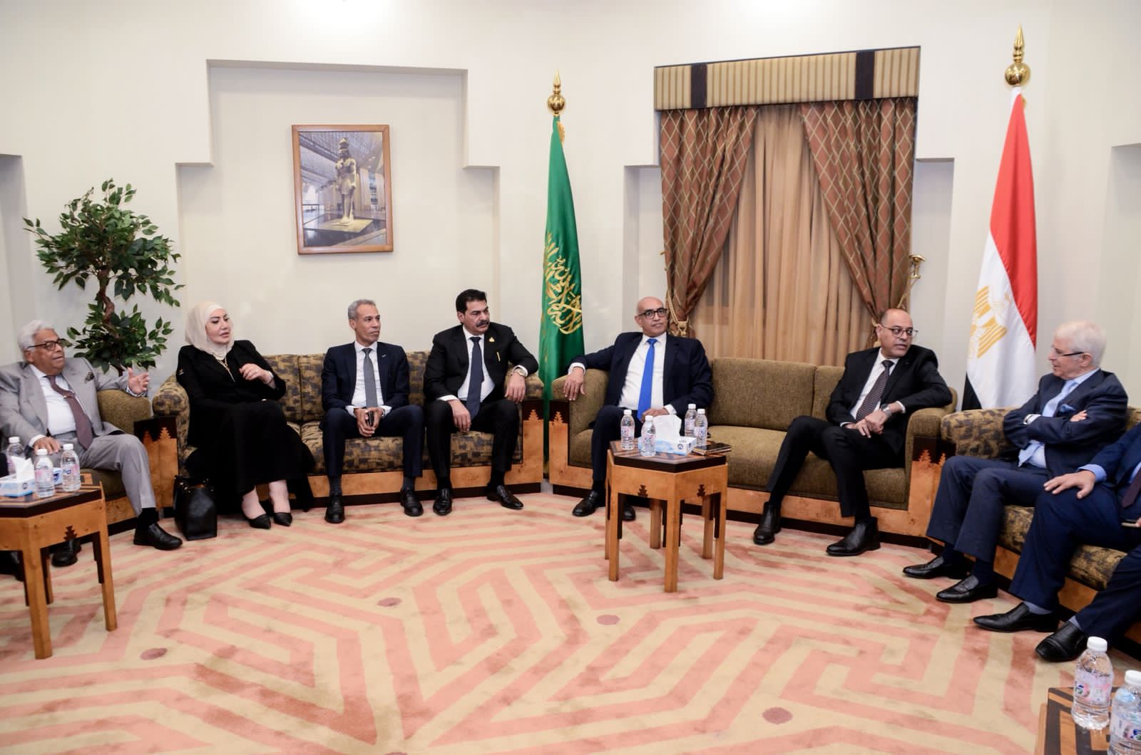 النائب ياسر الحفناوي يلتقي وزير العمل المصرى والقنصل العام في جدة لبحث أوضاع المصريين بالسعودية