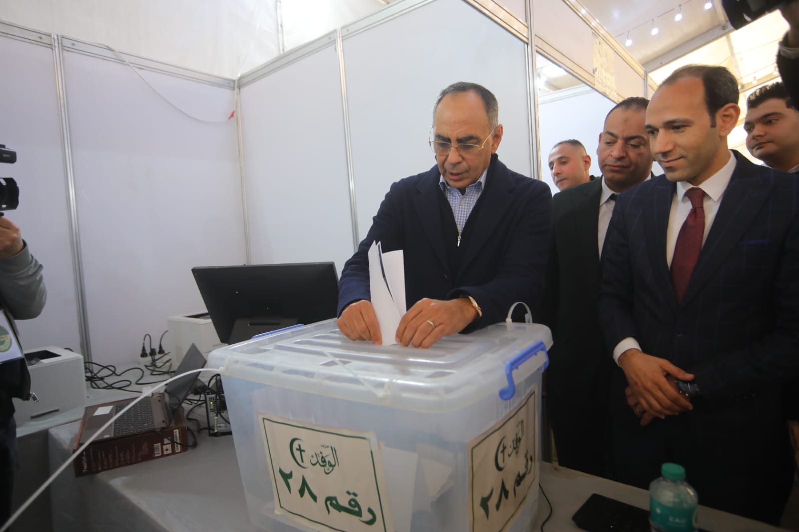 الدكتور هاني سري الدين يدلي بصوته في انتخابات رئاسة حزب الوفد