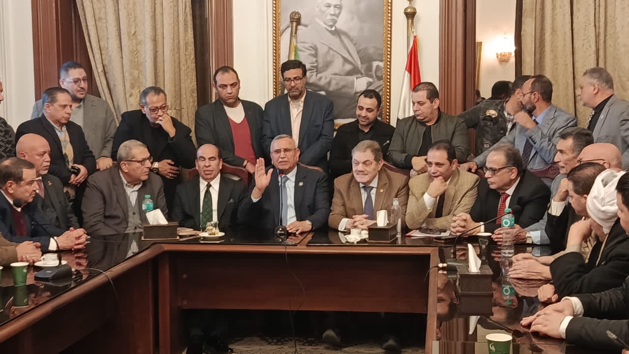 الدكتور عبدالسند يمامة يسلم رئاسة حزب الوفد للدكتور السيد البدوي شحاتة