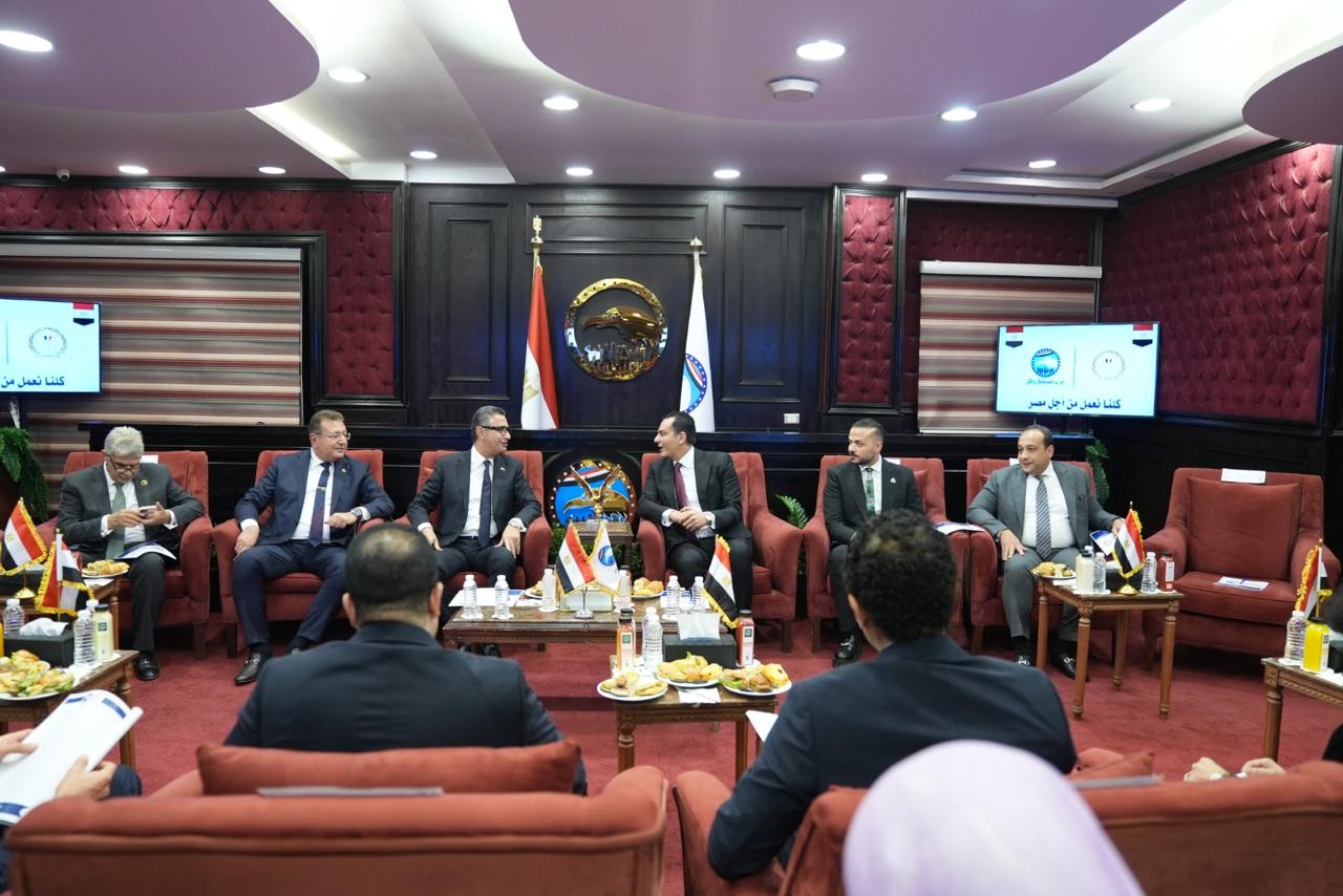 بحضور قيادات الحزب… “مستقبل وطن” يستضيف وزير التموين والتجارة الداخلية للتعرف على خطة عمل وأولويات الوزارة خلال الفترة المقبلة بحضور قيادات الحزب… “مستقبل وطن” يستضيف وزير التموين والتجارة الداخلية للتعرف على خطة عمل وأولويات الوزارة خلال الفترة المقبلة