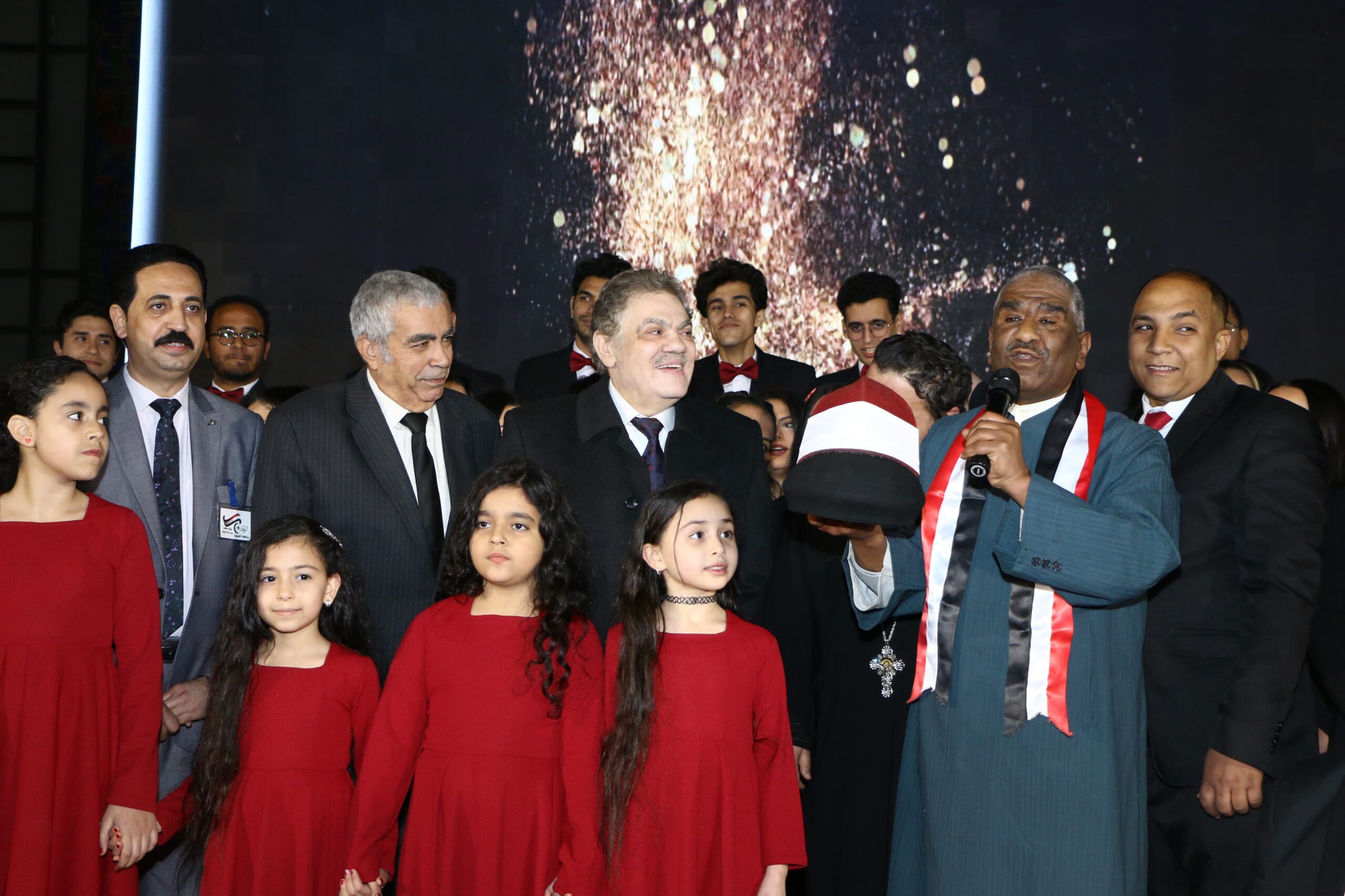 «عمامة الأزهر» و«القلنسوة المسيحية» ترسمان علم مصر فى احتفالية حزب الوفد