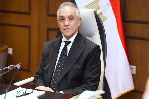 لتطوير العمل القضائي… وزير العدل ينتدب 13 مساعدا جديدا .. ويكرم مساعدي الوزير السابقين