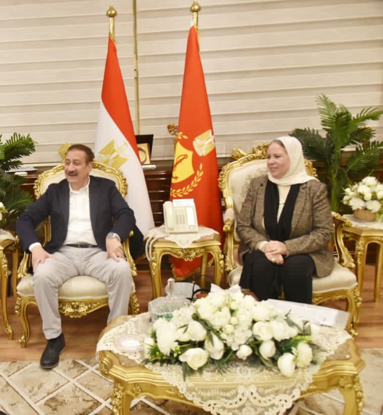 استجابة لطلبات النائبة أمل عصفور.. محافظ بورسعيد يوجّه بحل مشكلات أصحاب المصانع بالمنطقة الصناعية جنوب المحافظة