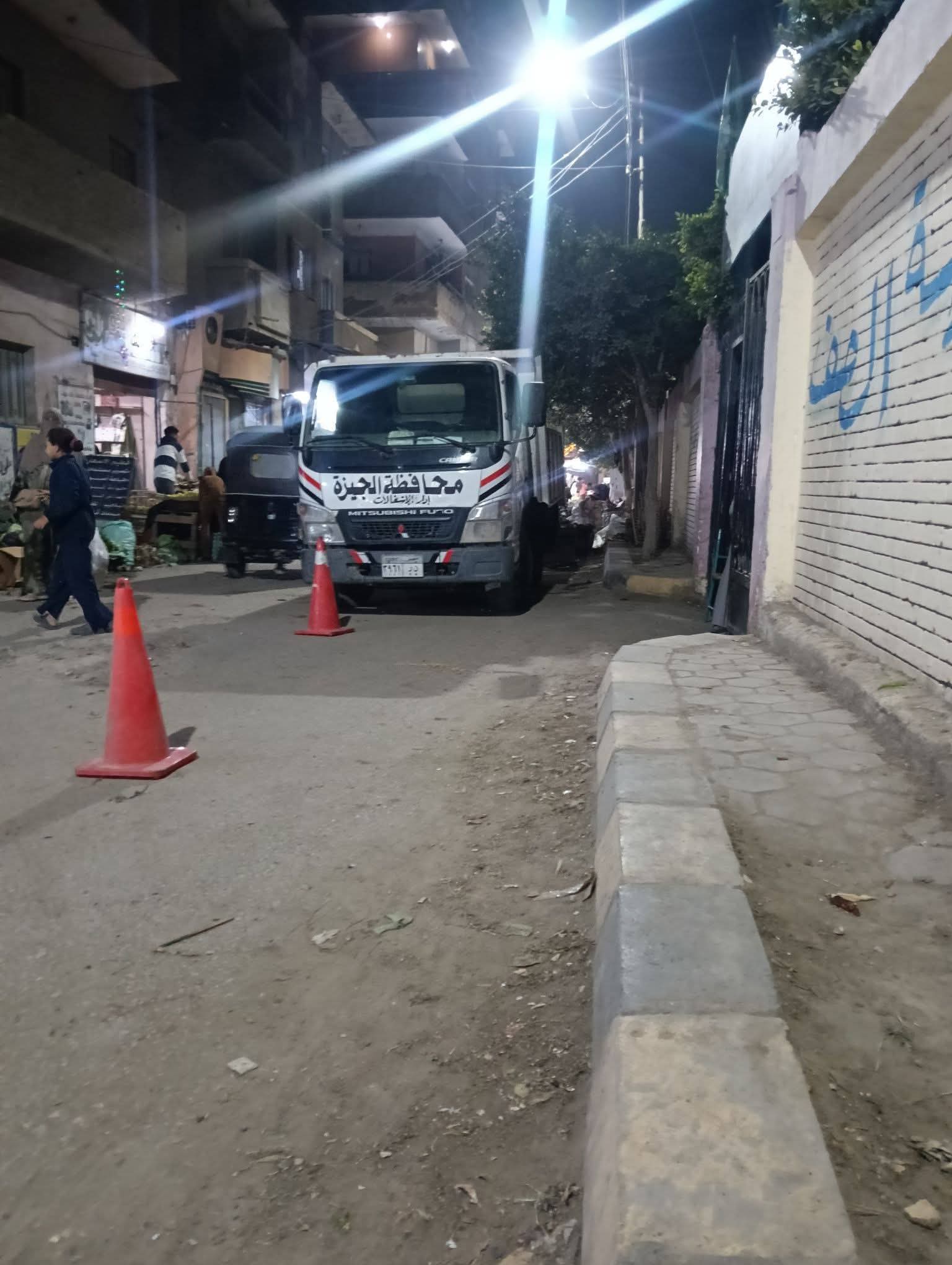 مجلس مدينة الصف بالجيزة يقود حملة لمنع وقوف الباعة الجائلين أمام المدارس