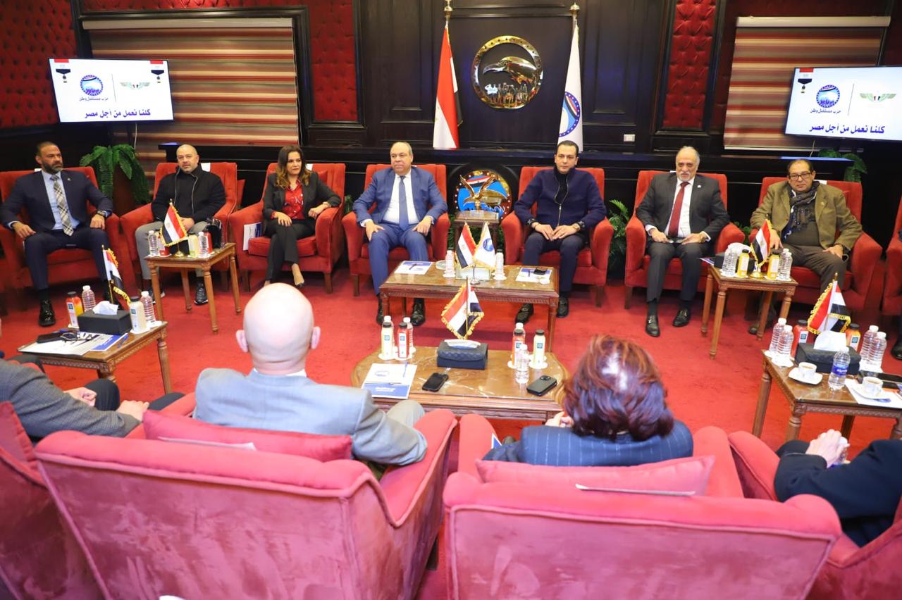 وزير الطيران في ضيافة مستقبل وطن : تطوير مصر للطيران ورفع كفاءة المطارات والإرتقاء بمستوى الخدمات أهم الأولويات