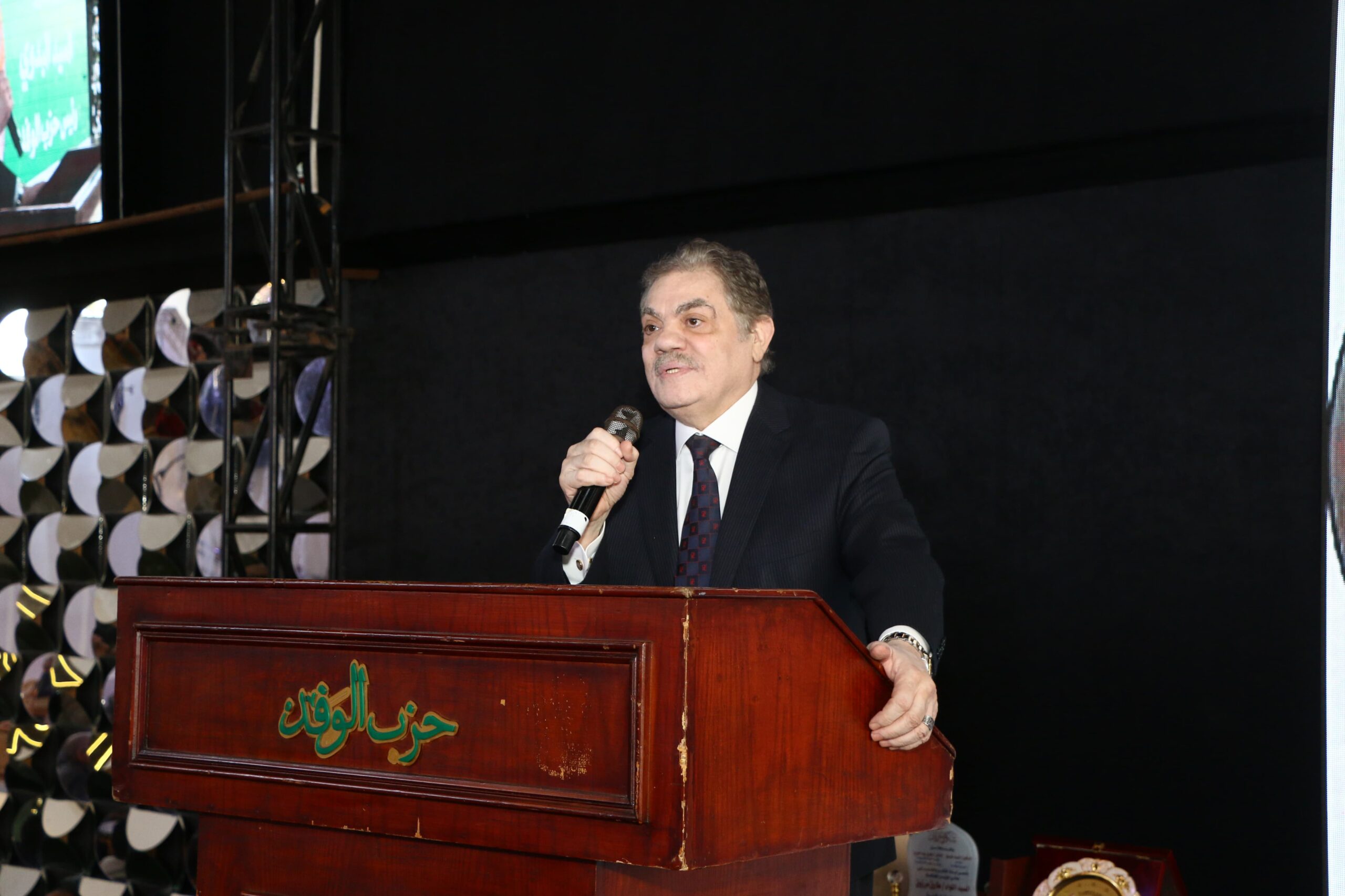 خلال إحتفالية “حصاد التميز” لتكريم رواد العطاء فى الدقهلية.. رئيس الوفد: العمل هو الوسيلة الوحيدة لبناء الدولة المصرية وفضيلة دينية وأخلاقية