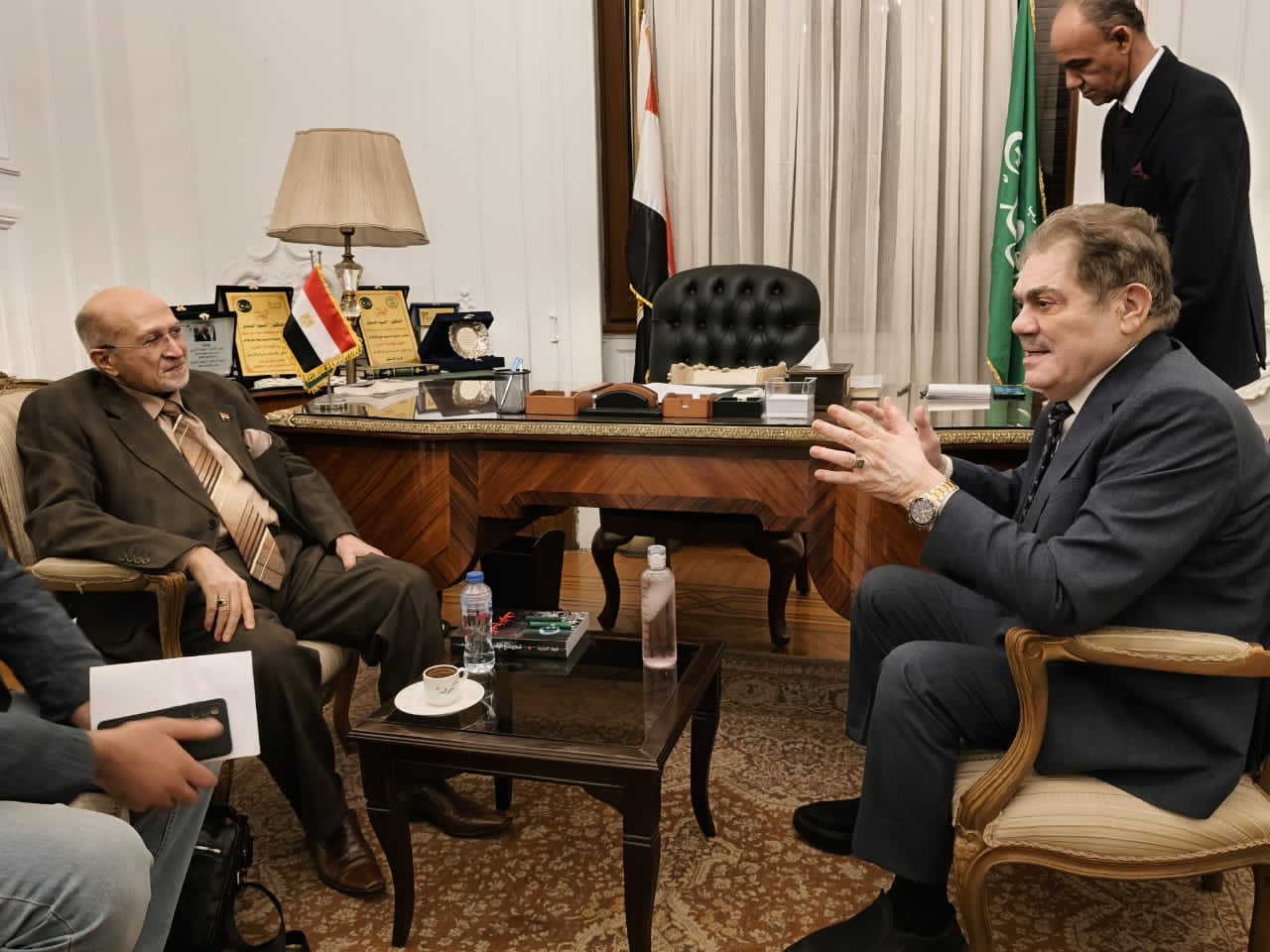 خلال إستقبال رئيس الوفد لعميد معهد القلب الأسبق .. الدكتور السيد البدوى يتكفل بتجهيز عيادة طبية لخدمة المرضى بأحدث الأجهزة الطبية