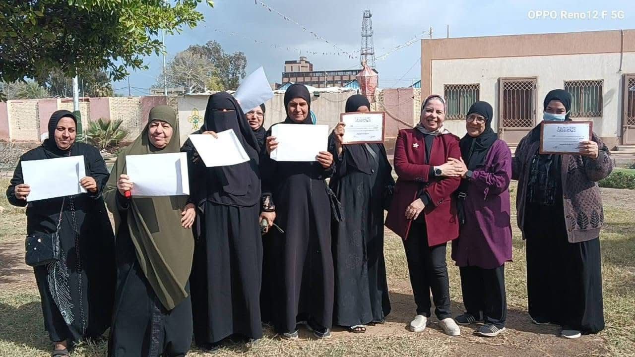 النائبة أمل عصفور تكرم أمهات بورسعيديات لهن قصص كفاح: «أنتم سر القوة الحقيقية في هذا الوطن» النائبة أمل عصفور تكرم أمهات بورسعيديات لهن قصص كفاح: «أنتم سر القوة الحقيقية في هذا الوطن»