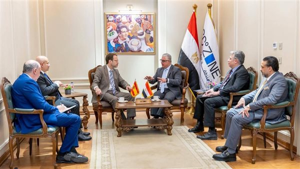 «اقتصادية قناة السويس» يبحث مع السفير الإسباني آفاق التعاون