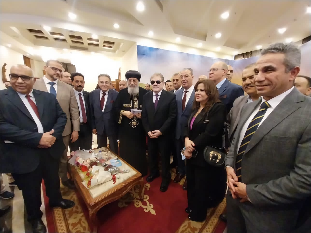 رئيس الوفد يزور الكاتدرائية لتقديم التهنئة لقداسة البابا تواضروس الثانى بمناسبة عيد القيامة المجيد