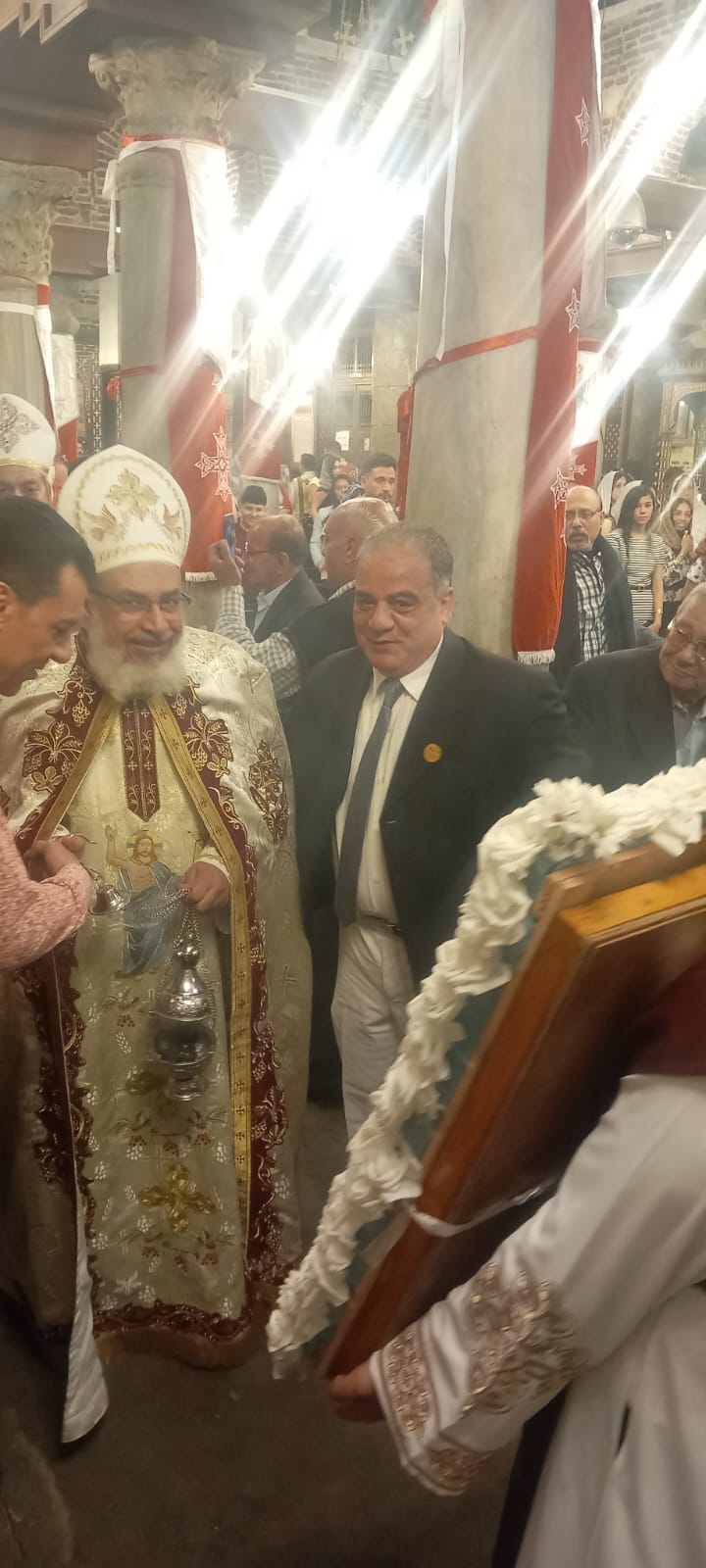 المصريين الأحرار يهنئ الكنائس بعيد القيامة من قلب القاهرة التاريخية