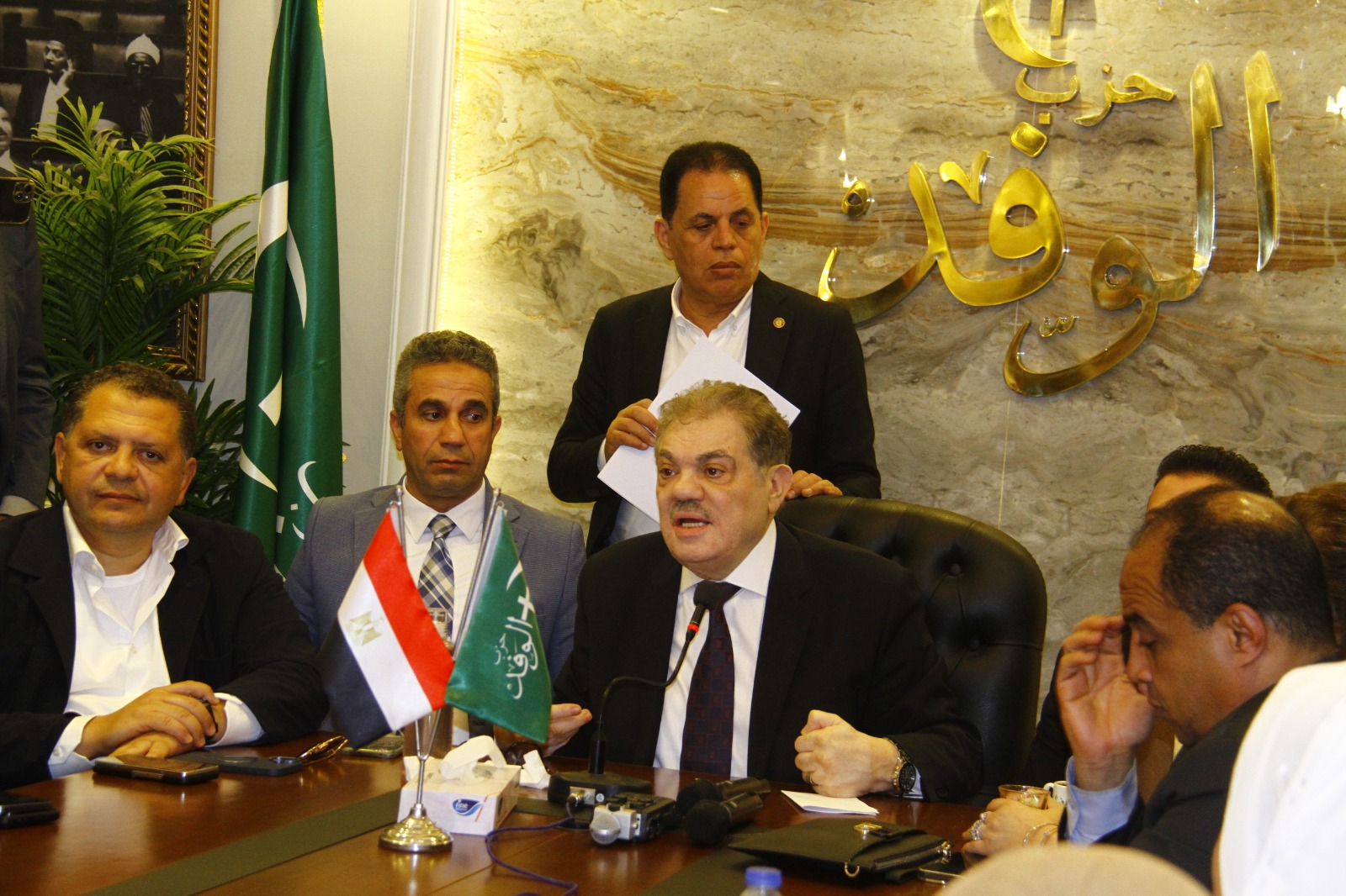 خلال لقائه بمجلس التحرير والعاملين: «البدوى»: نسعى لتحويل «الوفد» إلى مؤسسة إعلامية متكاملة ومستقلة ماديًا